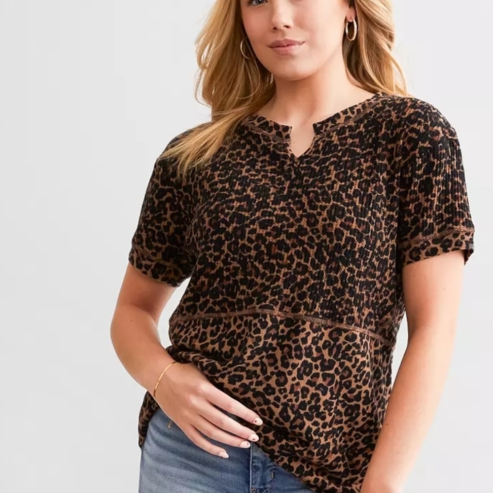 BKE Cheetah Print Short Sleeve Top
